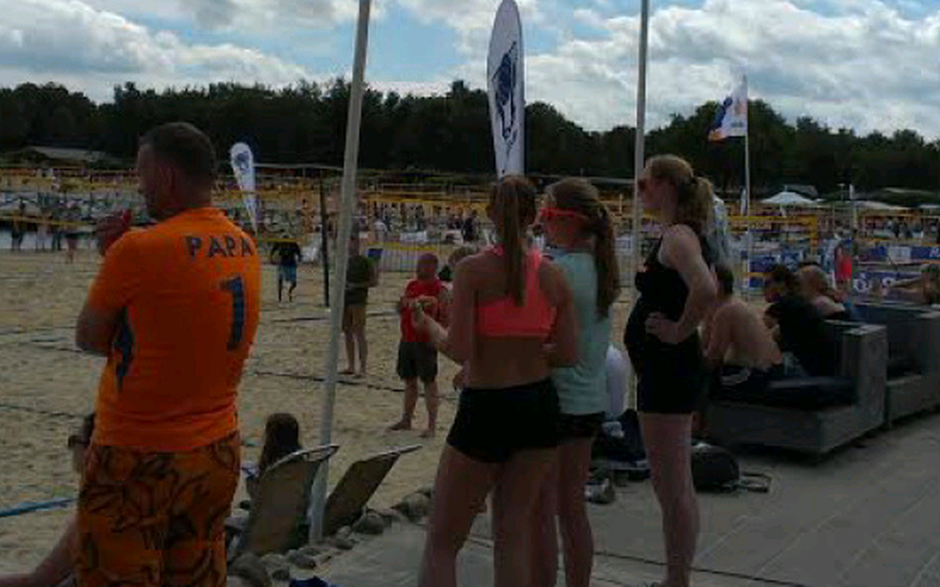 355 Teams Op Beachvolleytoernooi Ermerstrand Dagblad Van Het Noorden